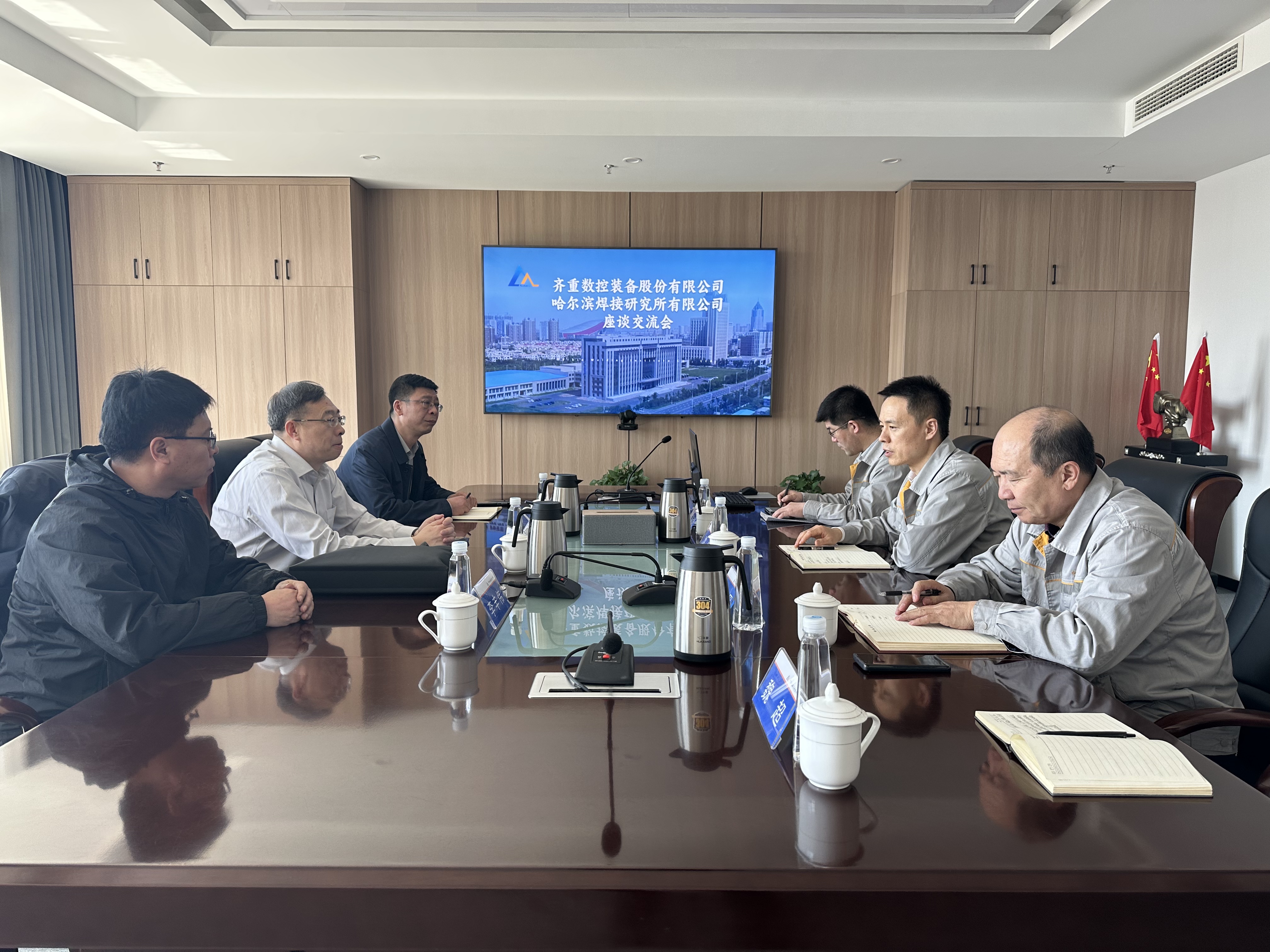 齊重?cái)?shù)控董事長(zhǎng)王俊峰一行到訪哈焊所